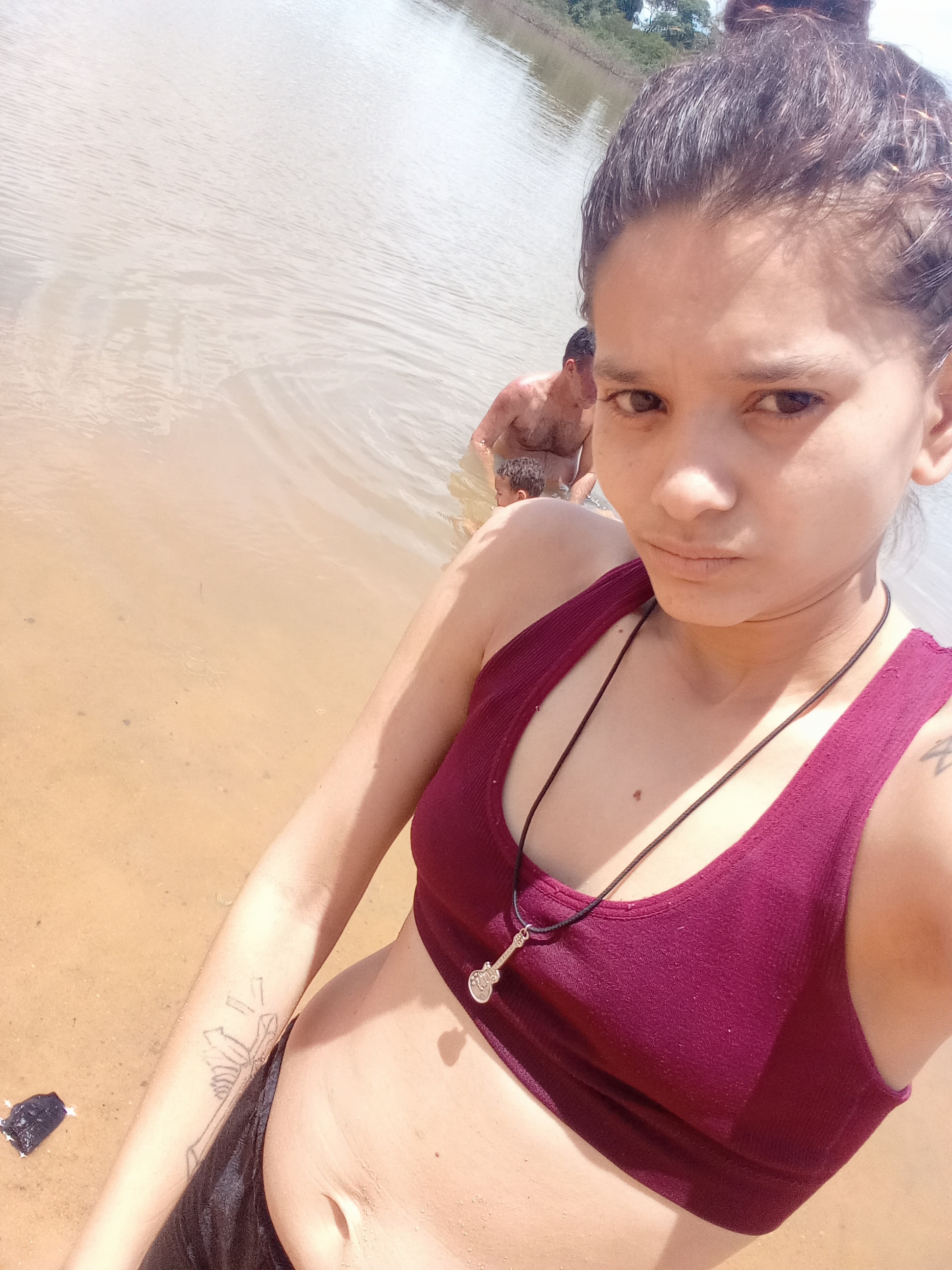 Sem acompanhante  - midia 2