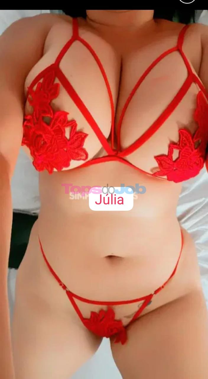 Júlia massagista peituda