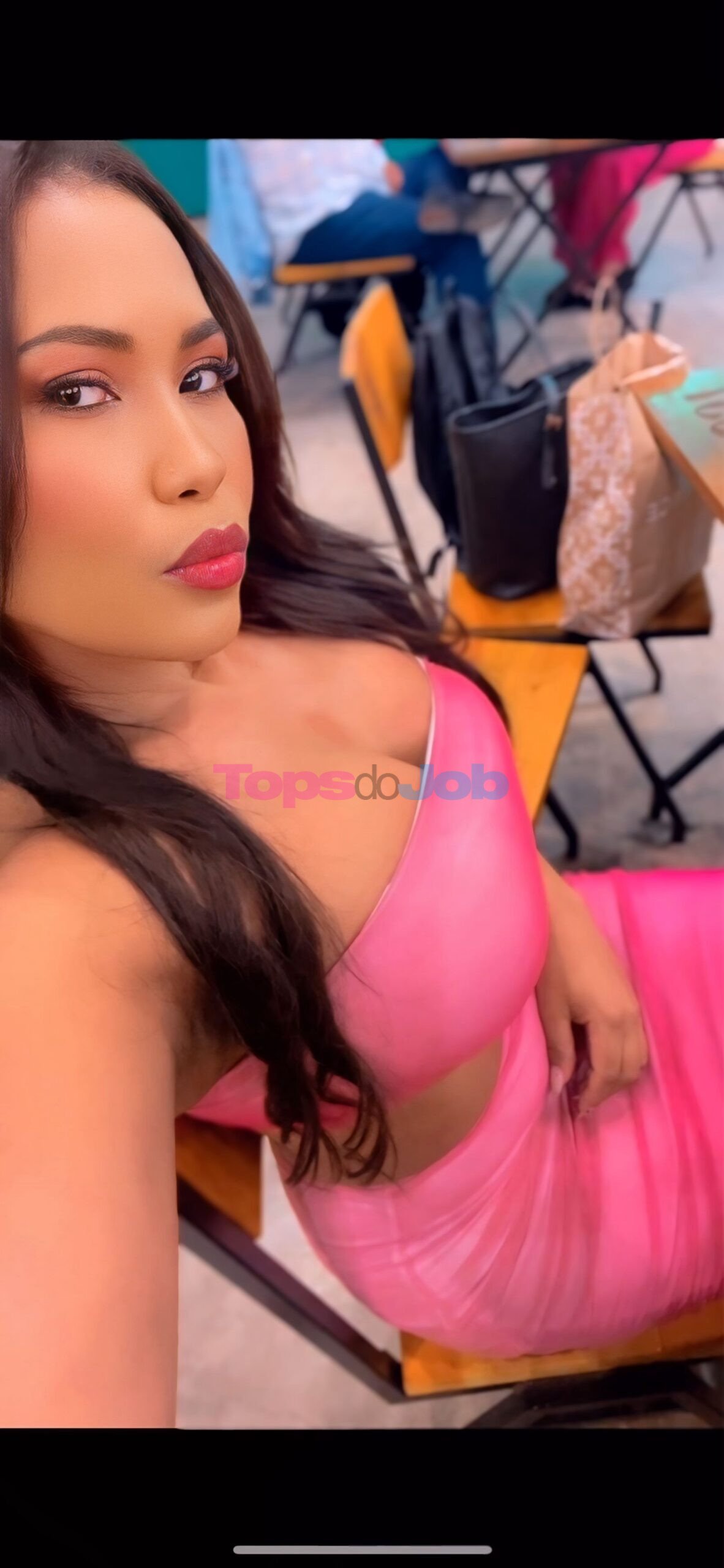 Moreninha olhos puxados