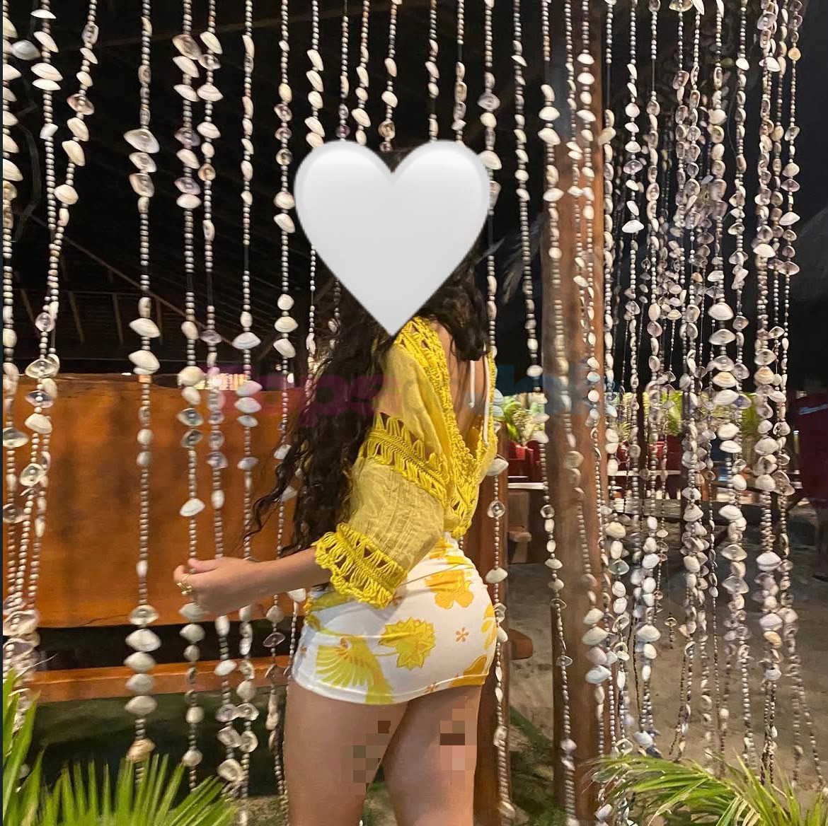 Foto de perfil de Tata, branquinha de 1,55 cabelos longo e ondulados e algumas tatuagens. em Goiânia, GO